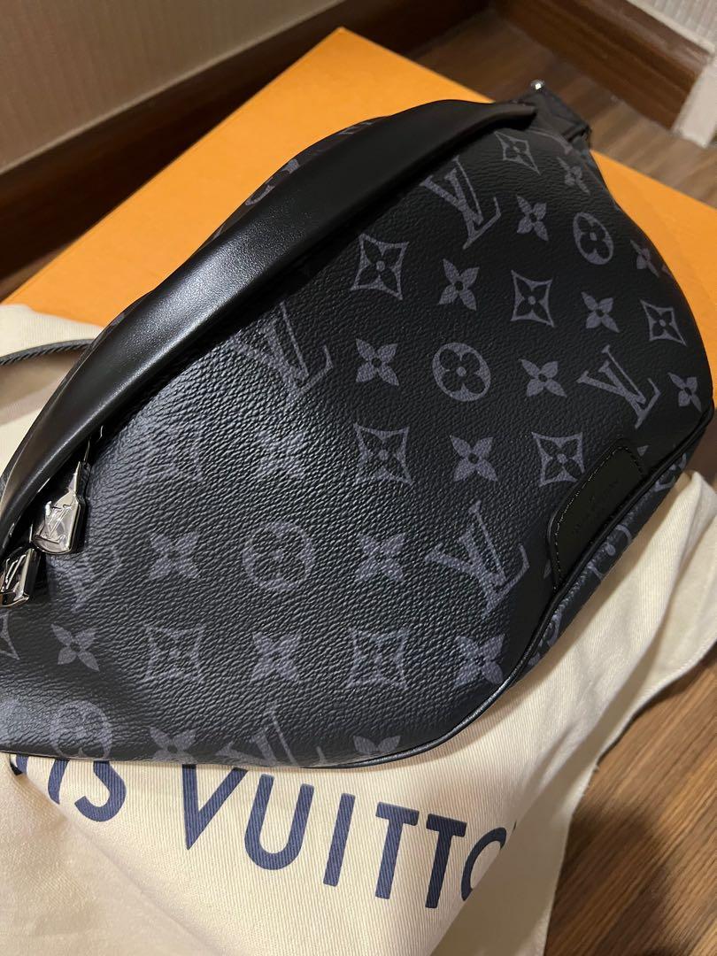 LOUIS VUITTON Discovery Bumbag Monogram Galaxy Black Multicolor (M44444),  Luxury, Bags & Wallets on Carousell