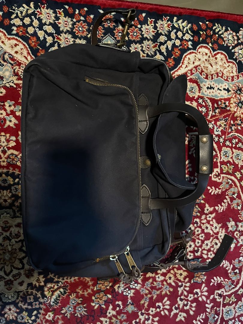 Filson Padded laptop bag, Men's Fashion, Bags, Sling Bags on Carousell