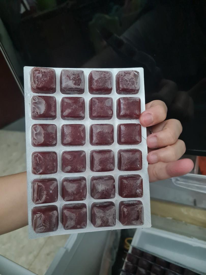 Frozen Bloodworm cube trays, 7 x 3.5 oz. cube trays, 1 box
