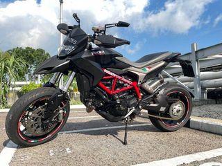 Hypermotard 821