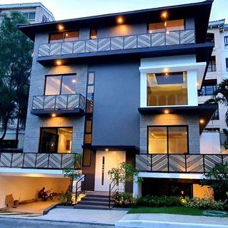 Mckinley hill village Bgc house for sale with Elevator 135M
