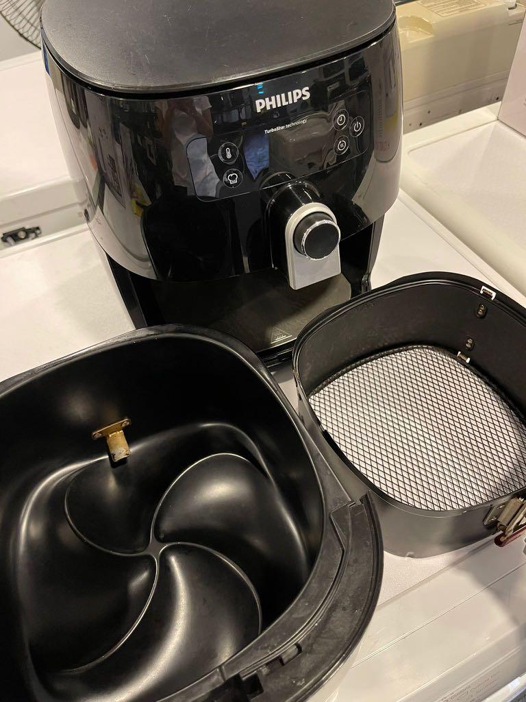 Philips HD9643 Air Fryer. Digital Model. FREE Grill Pan Attachment. 800 grams Condition 8 10 TV Home Appliances Kitchen Appliances Other Kitchen Appliances on Carousell