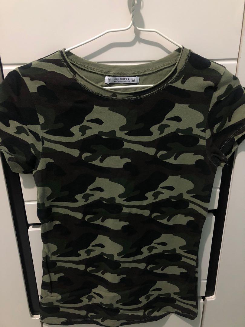 pull and bear army t shirt