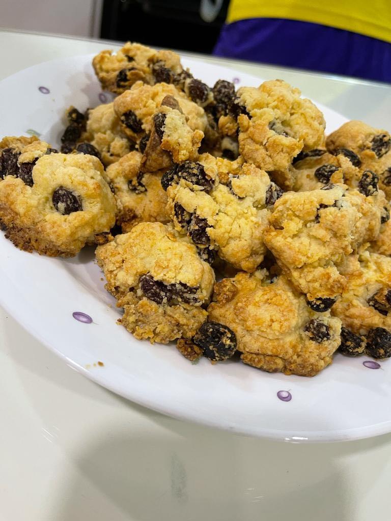 Raisin Rocks raisin / cranberry / chocolate chip rock buns, Food & Drinks, Homemade ...