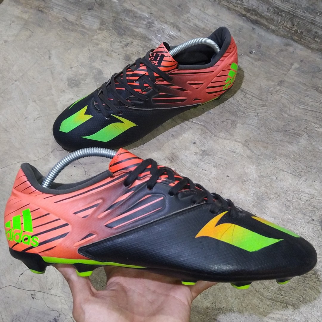 Foto sepatu bola adidas messi online