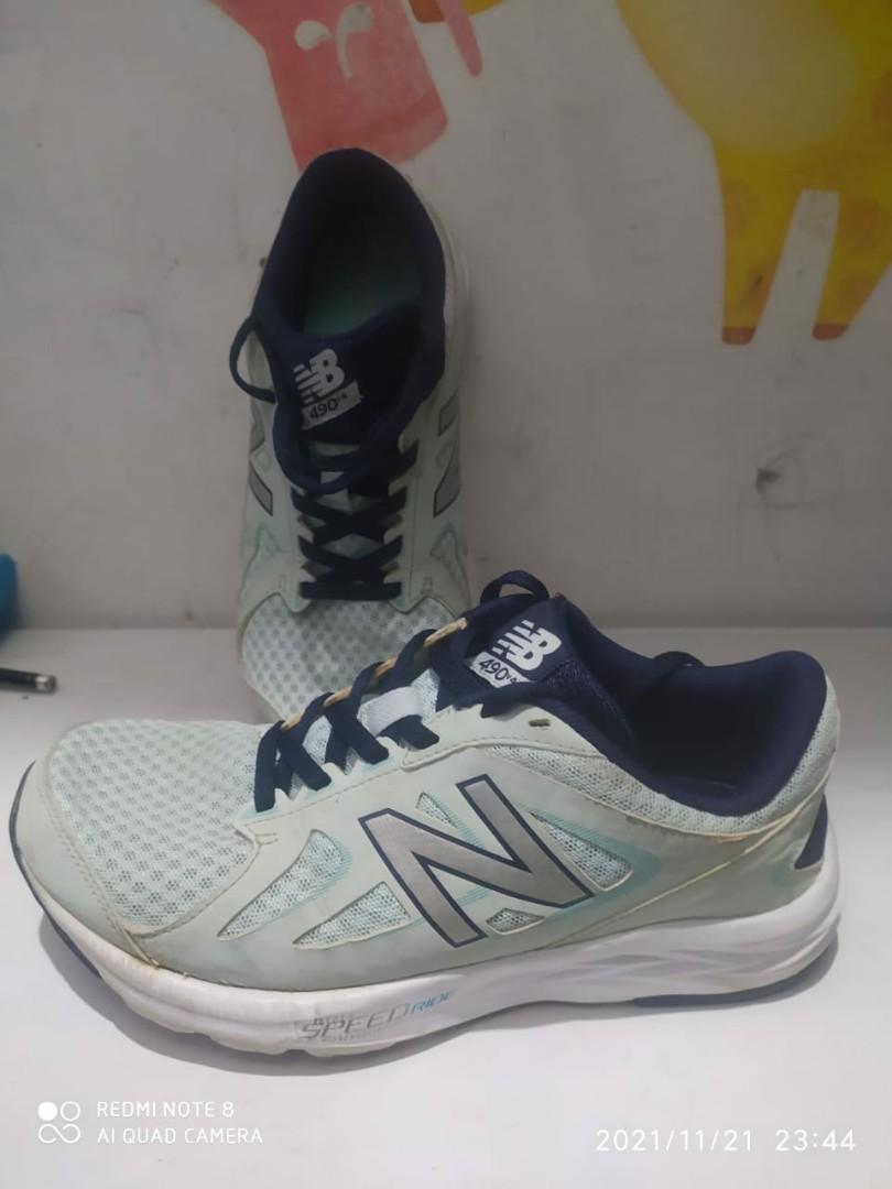 Sepatu new balance original import preloved, Fesyen Wanita, Sepatu di  Carousell