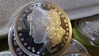 [🧝🏻‍♀️ Morgan 🦅]🇺🇲復刻|摩根.999銀章一安士(Mintmark S1)🦅
🧝🏼‍♀️ 1oz SMI Morgan .999 Silver Round (Mint Mark S1)
