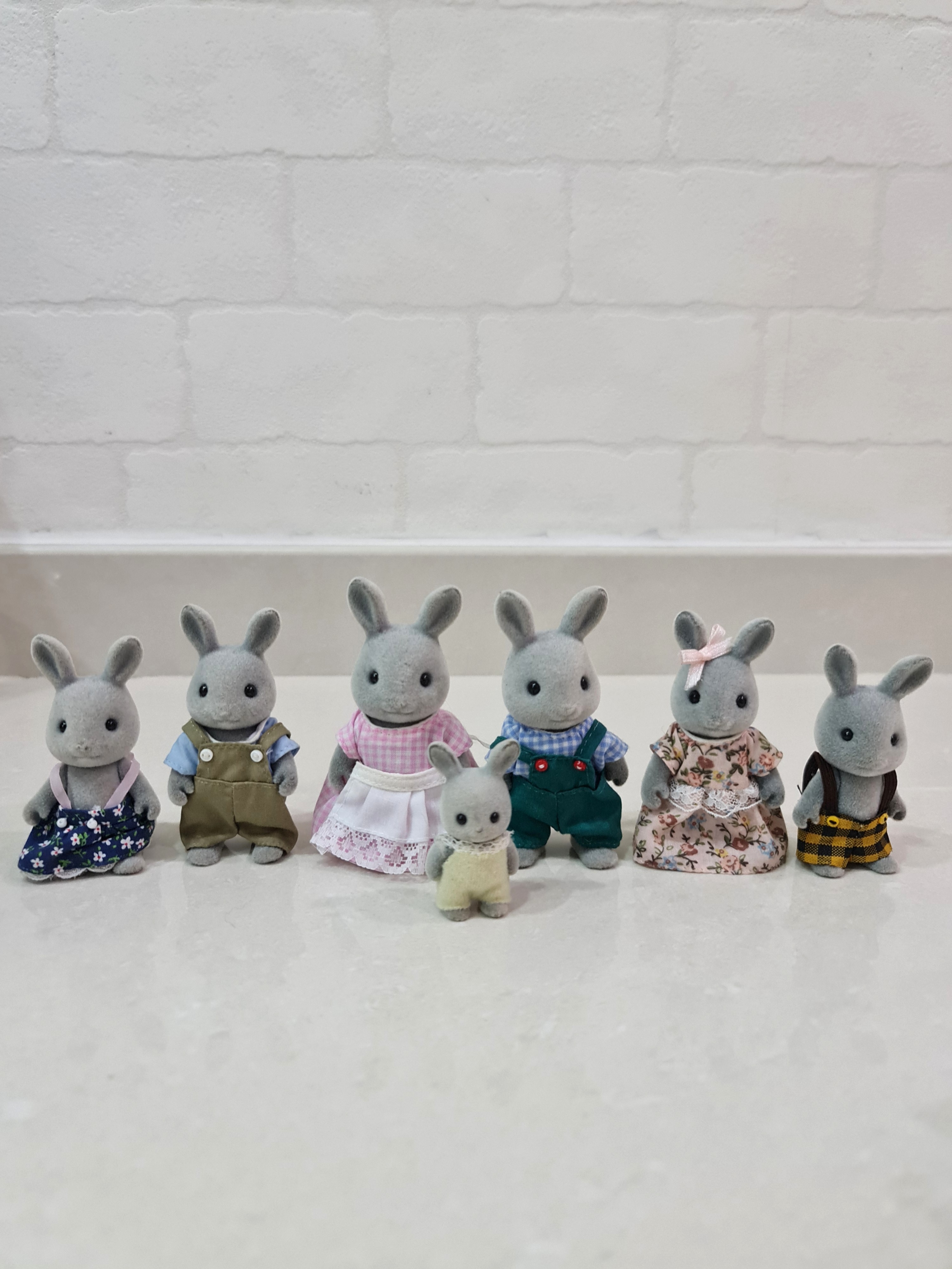 Sylvanian families grey hot sale rabbit family