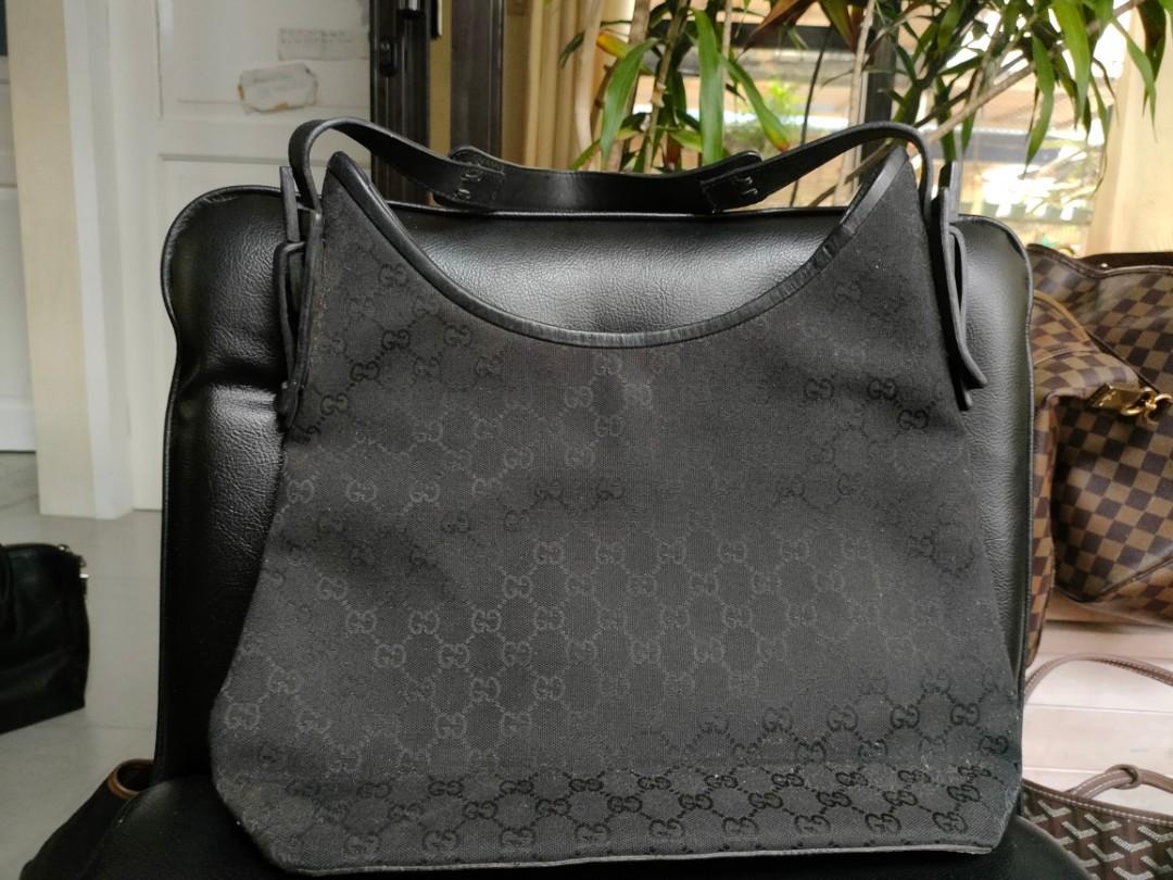 Classic black gucci hotsell bag
