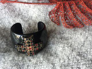 VINTAGE CHRISTIAN LACROIX BLACK MALTESE CROSS WITH RED AND BLACK RHINESTONES CHUNKY CUFF