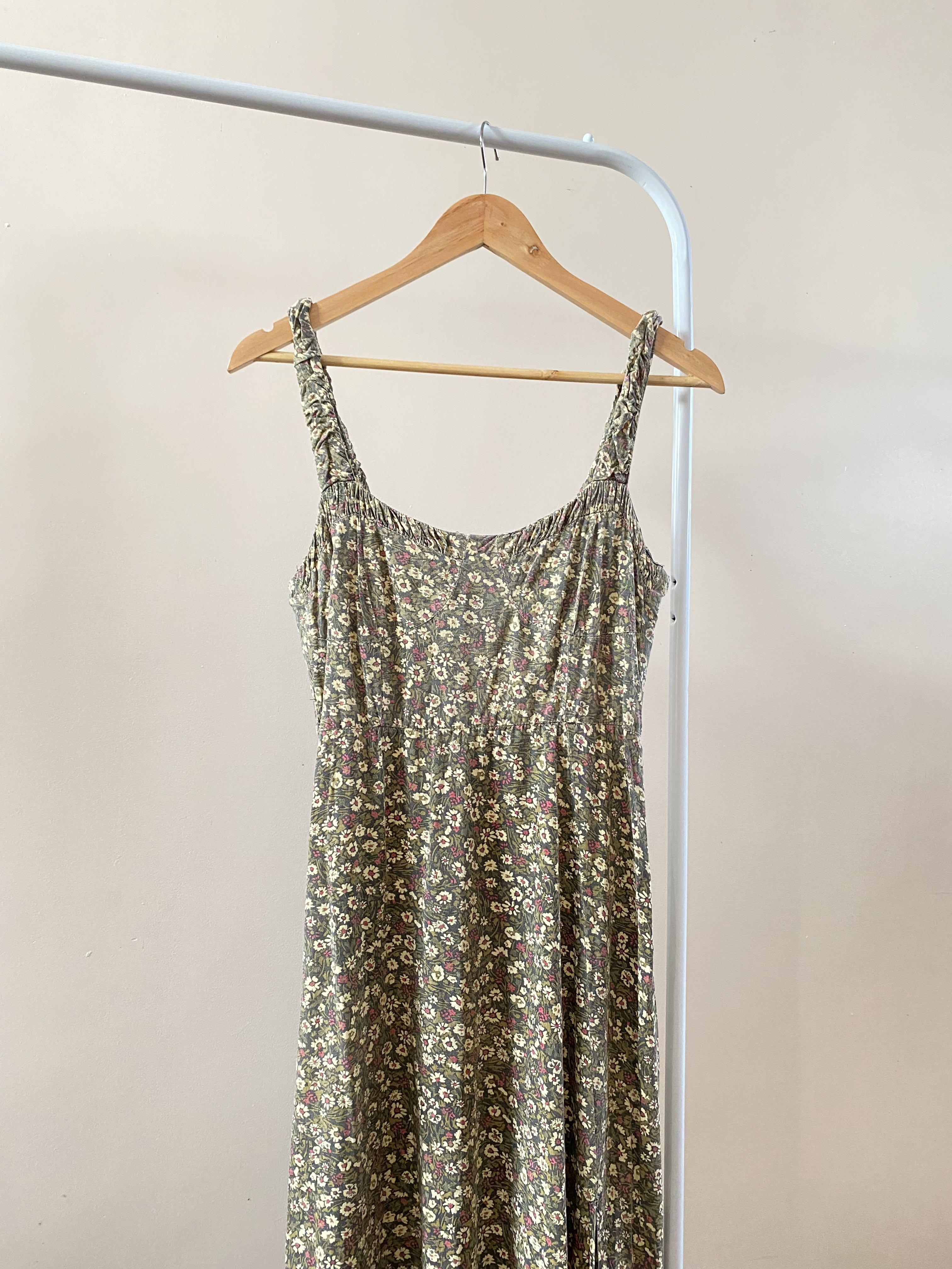 Zara Green Sunday Dress (Category: Dresses) located in Naga. Submitted by sushigrrrl (Listing ID 1129344795, Image 1). Description: — best fits medium to large — too big on me :(.