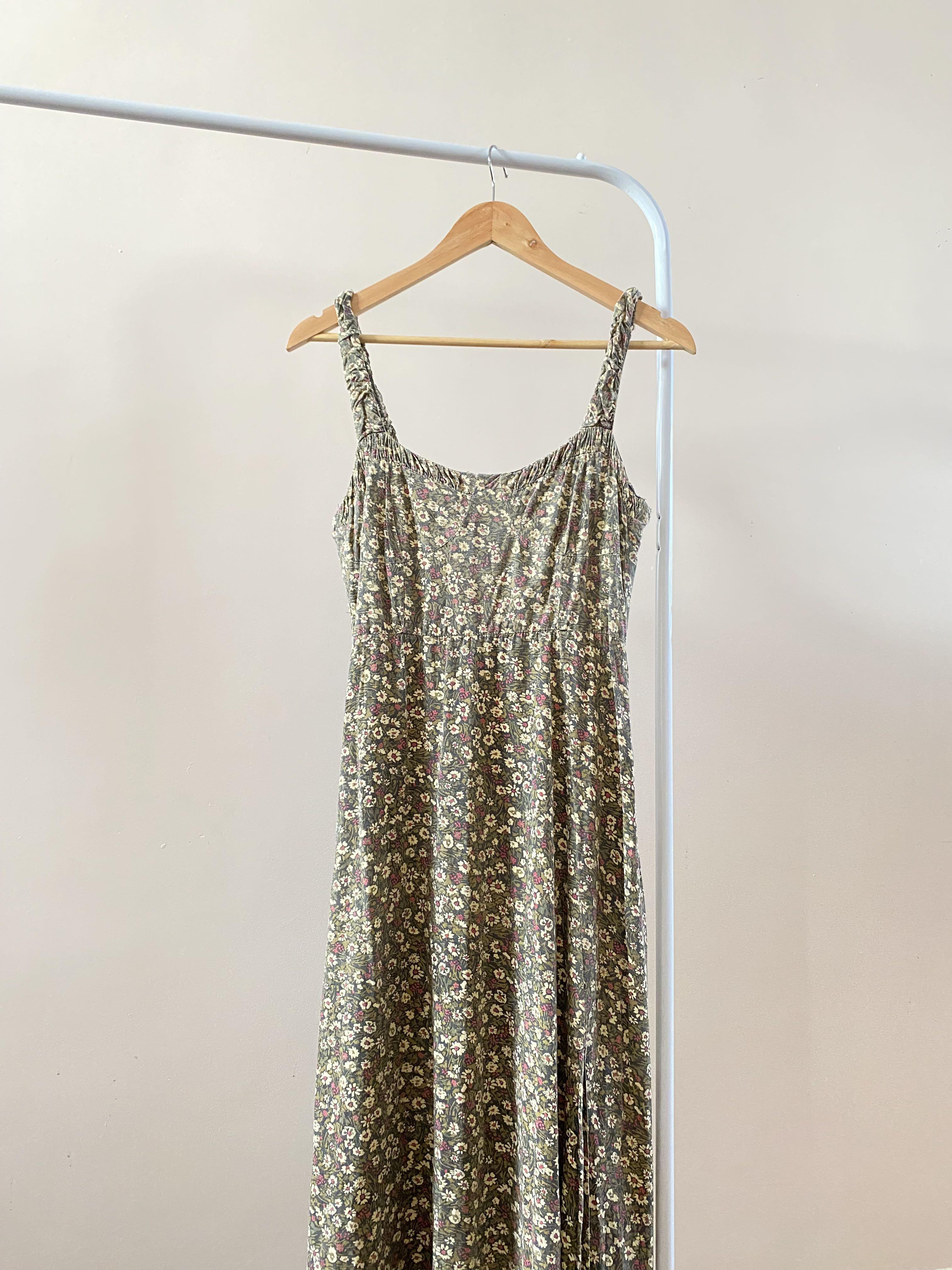 Zara Green Sunday Dress (Category: Dresses) located in Naga. Submitted by sushigrrrl (Listing ID 1129344795, Image 2). Description: — best fits medium to large — too big on me :(.