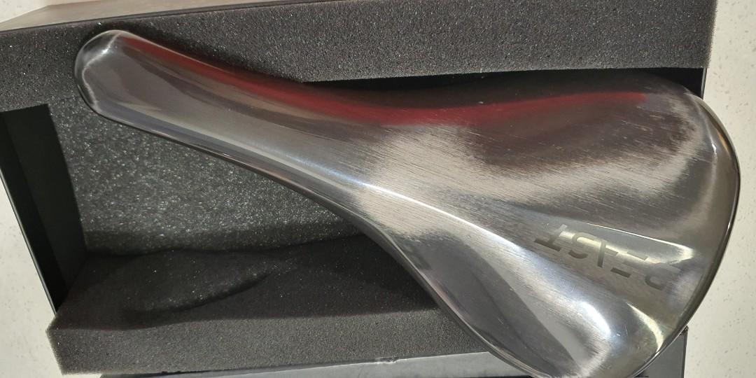 Beast Components Pure Carbon Saddle, Sports Equipment, Bicycles