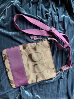(Category: ) located in . Submitted by authentic.accessories (Listing ID 1134465273, Image 1). Description: .
