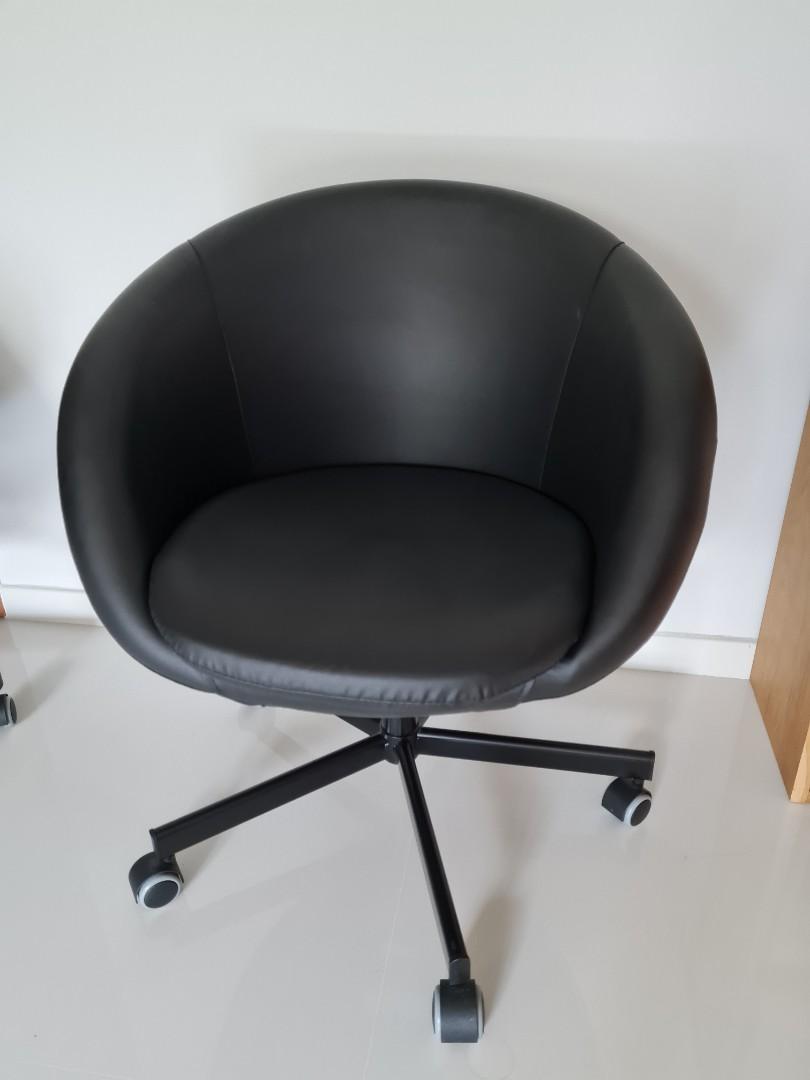 Ikea SKRUVSTA Swivel Chair, Furniture & Home Living, Furniture, Chairs on Carousell