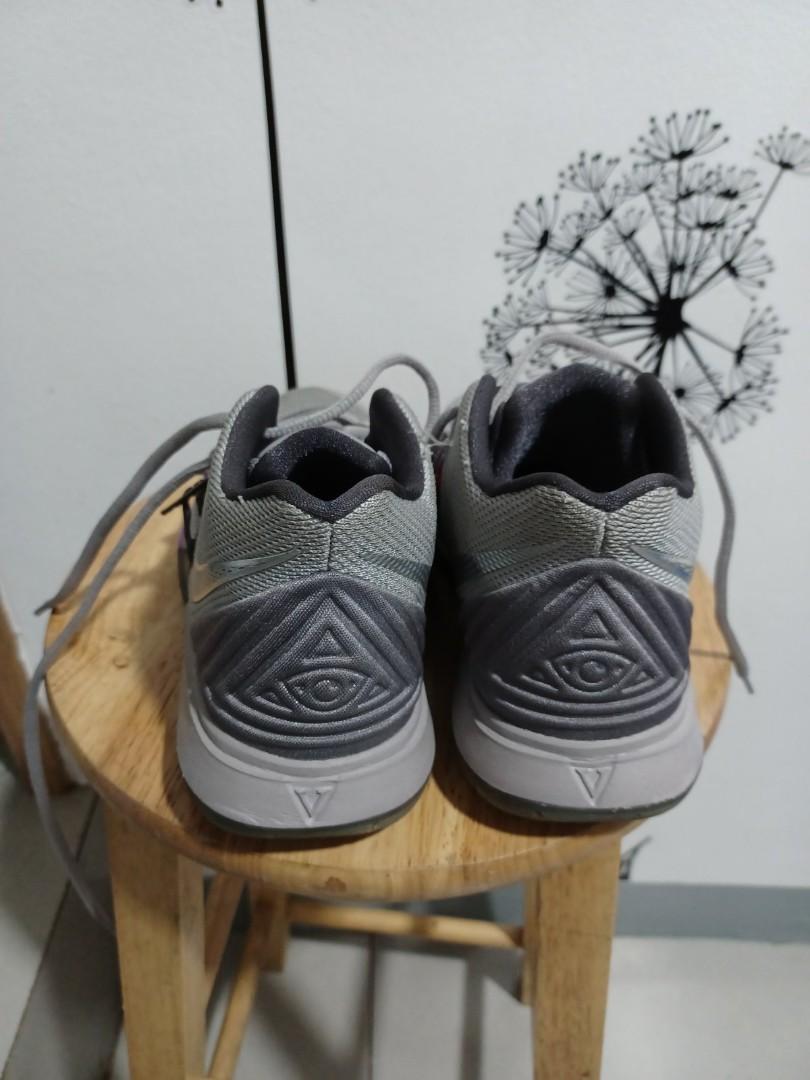 Nike Kyrie 5 rubber shoes (Category: Babies & Kids Fashion) located in Pasig City. Submitted by rokels_locker (Listing ID 1134409472, Image 3). Description: Original Kyrie 5, for kids, with box Size 5.