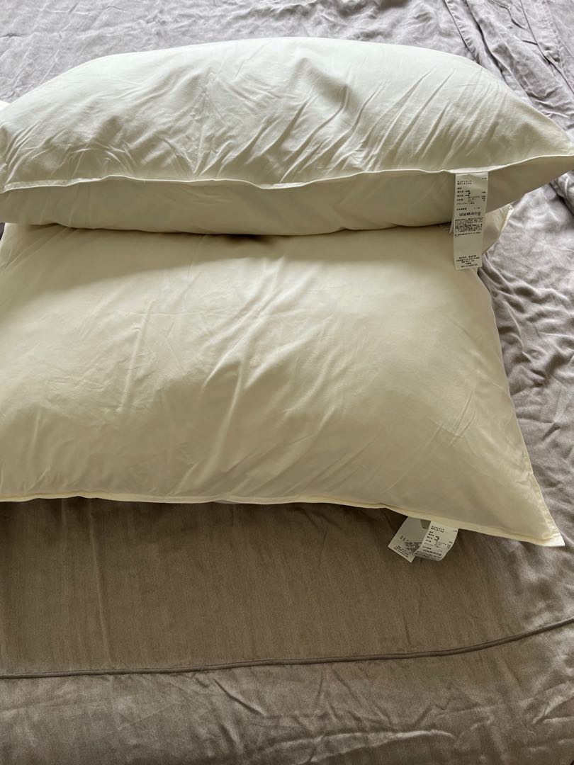 Muji outlet feather pillow