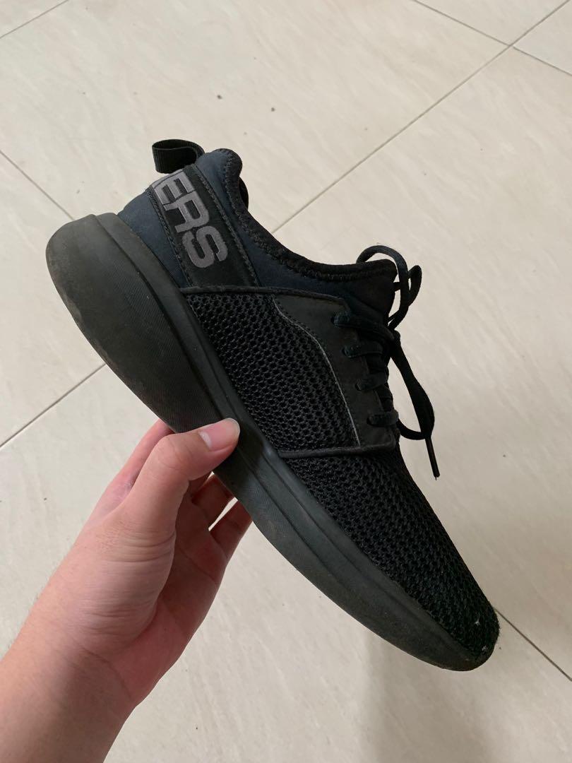 sepatu skechers