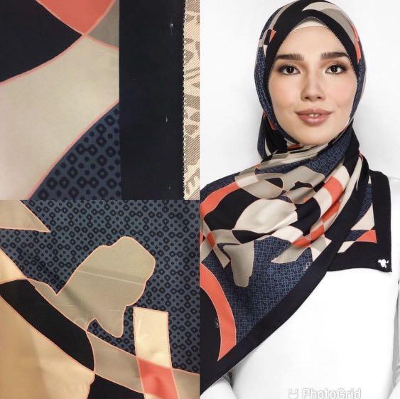 Hotshot duck scarves top