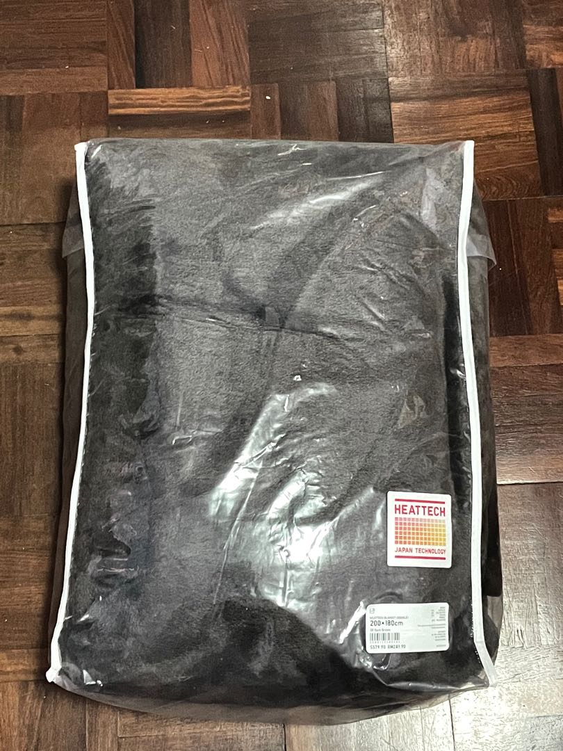 Uniqlo Heattech Blanket, Furniture & Home Living, Bedding & Towels on