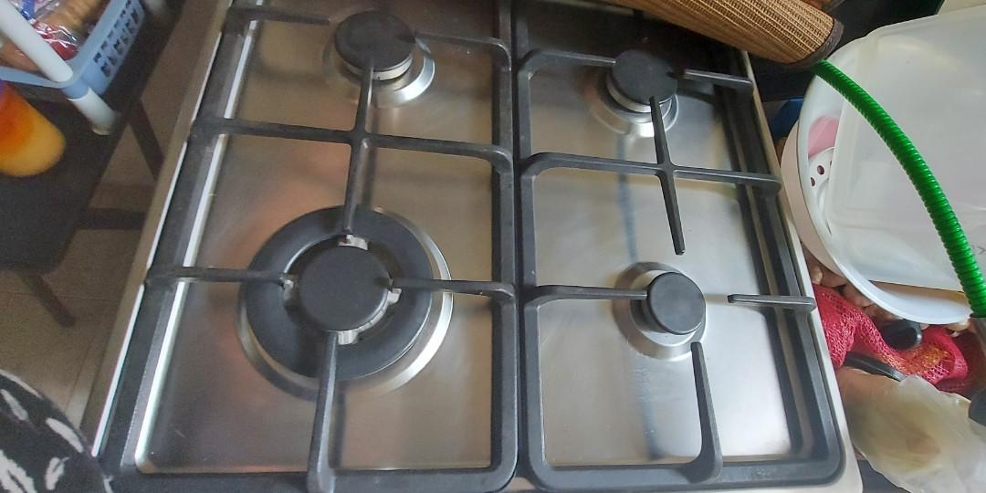 Whirlpool Iron Cast 4 Burner Gas Range, Furniture & Home Living