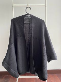 (Category: ) located in . Submitted by hello.wardrobe (Listing ID 1134430287, Image 1). Description: .