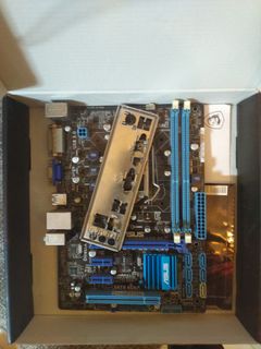Various idle old computer parts469760868845496320