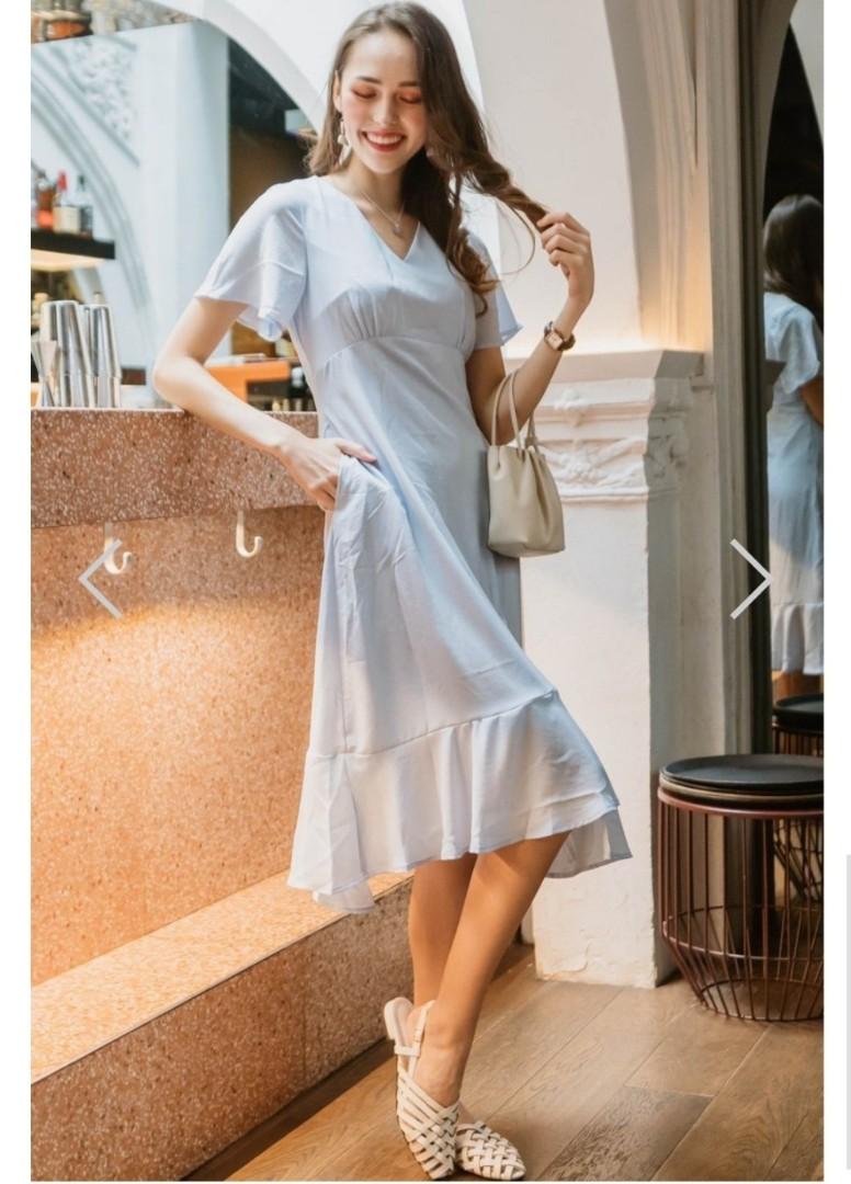 XL] ACW Flowy Textured Tie Strap Midi Dress In White, Women's Fashion,  Dresses & Sets, Dresses on Carousell