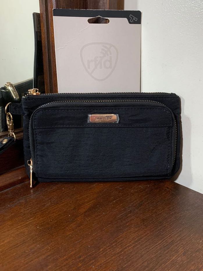 Travelon phone clutch wallet outlet