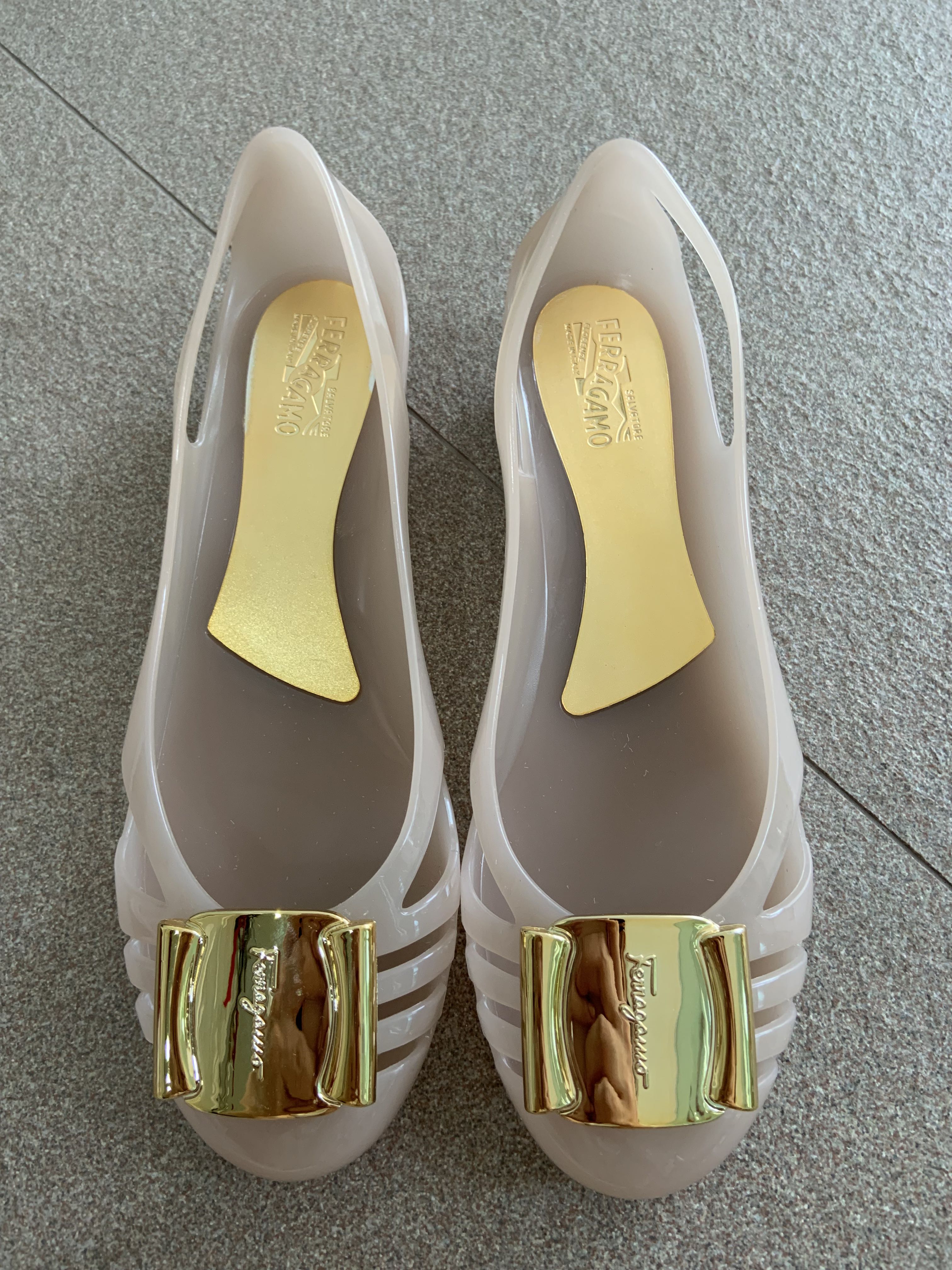 BNIB Ferragamo Bermuda Jelly Sandals 