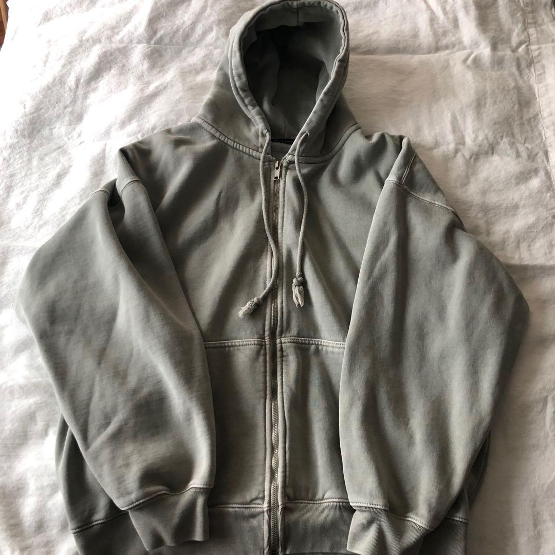 brandy melville sage green zip up hoodie, Women's Fashion, Coats, Jackets  and Outerwear on Carousell