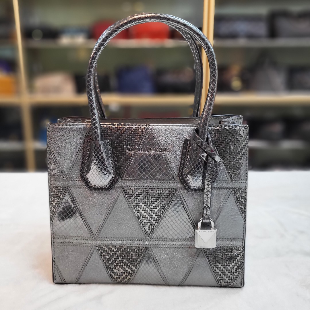 Michael Kors Crossbody Bag, Luxury, Bags & Wallets on Carousell