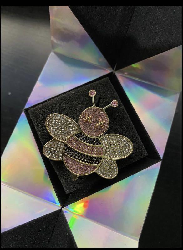Dior kaws pin deals