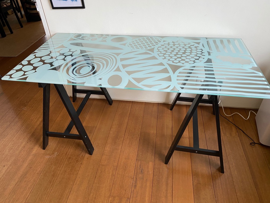 Ikea hemnes 2025 desk glass top