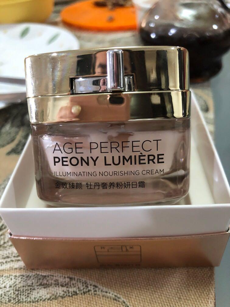 Loreal Age Perfect nourishing cream (Category: Face Care) located in Quezon City. Submitted by sr_1521 (Listing ID 1134566664, Image 2). Description: 2021 expiry!.