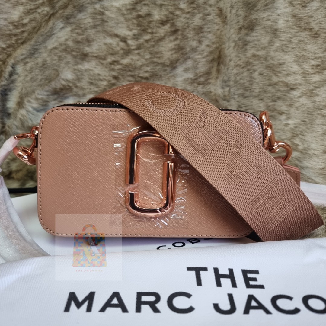 Ready Stock Original Marc Jacobs Snapshot Sunkissed, Women's Fashion, Bags  & Wallets, Purses & Pouches on Carousell