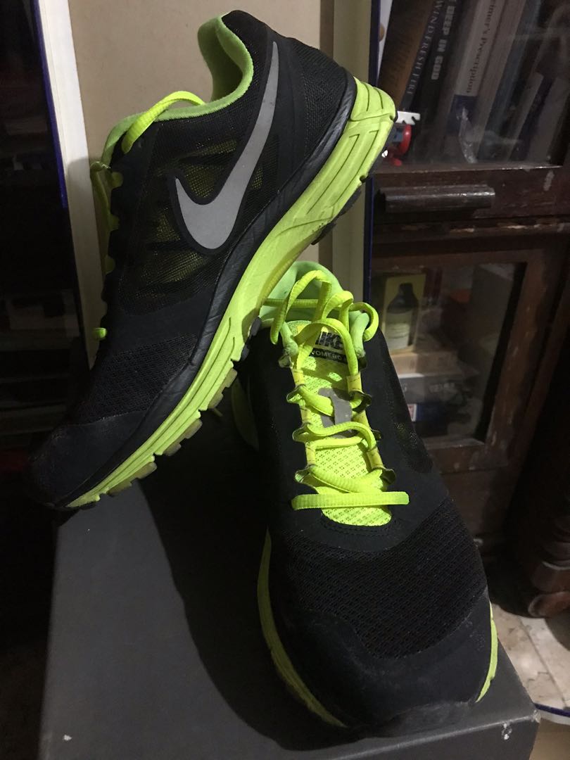 Nike Zoom Vomero 8 - Black Green Running Shoes, Men's Fashion, Sneakers on Carousell