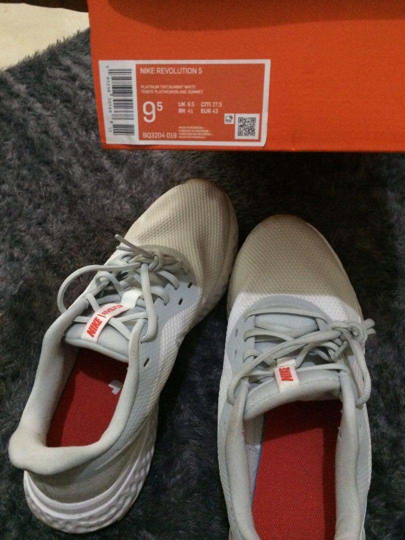 nike revolution 5 size 43 bukan zara h\u0026m pull bear, Fesyen Pria, Sepatu ,  Sneakers di Carousell