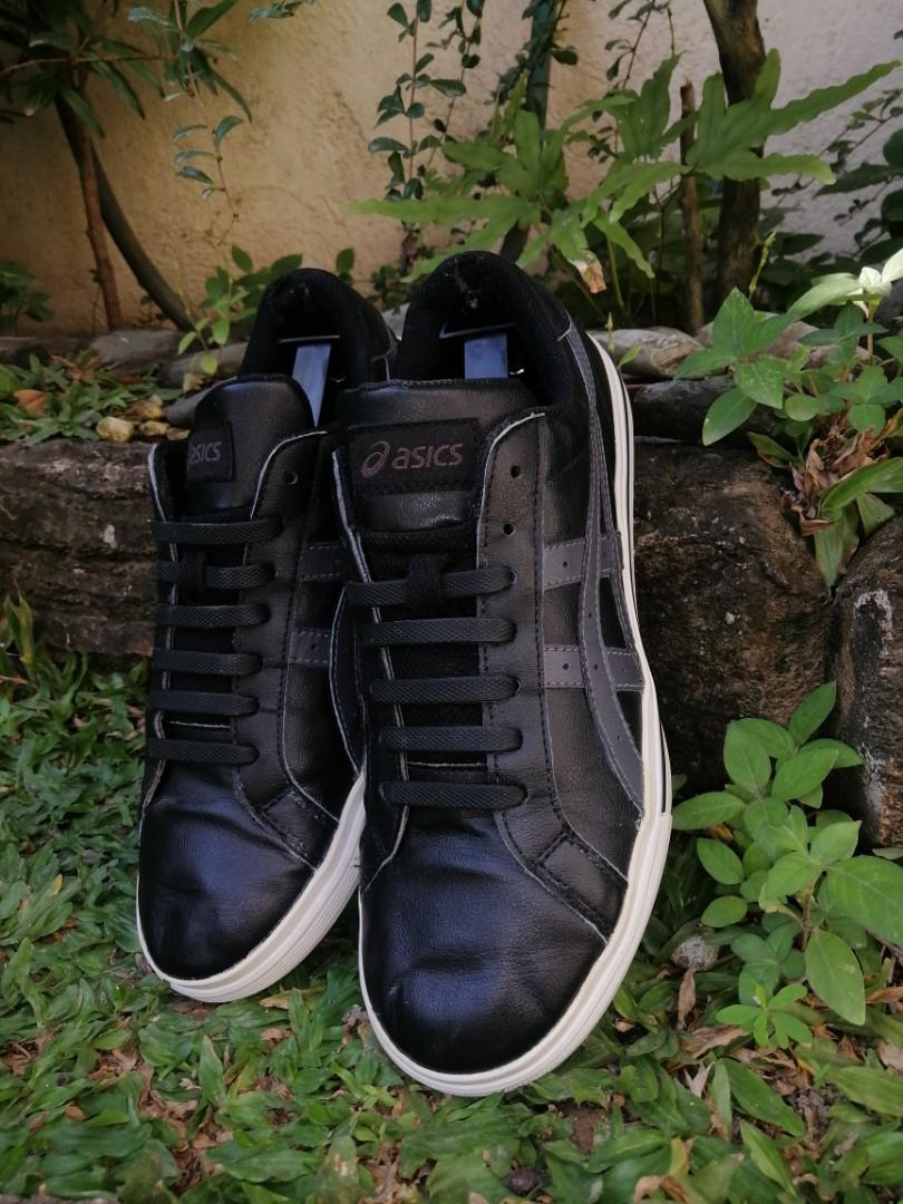 ORIGINAL UNISEX ASICS LEATHER TYPE SHOES (Category: Sneakers) located in San Fernando. Submitted by splyd (Listing ID 1134542917, Image 1). Description: ASICS LEATHER TYPE RARE 🔥🥵 NO CRACK LEATHER LIKE NEW 💯 📎rubber lace (1 missing strip) 📎EUR 39.5 - 25cm (US 6 on tag but can be worn by US 8-8.5) 📎UNISEX.
