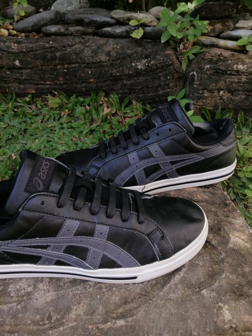 ORIGINAL UNISEX ASICS LEATHER TYPE SHOES (Category: Sneakers) located in San Fernando. Submitted by splyd (Listing ID 1134542917, Image 2). Description: ASICS LEATHER TYPE RARE 🔥🥵 NO CRACK LEATHER LIKE NEW 💯 📎rubber lace (1 missing strip) 📎EUR 39.5 - 25cm (US 6 on tag but can be worn by US 8-8.5) 📎UNISEX.