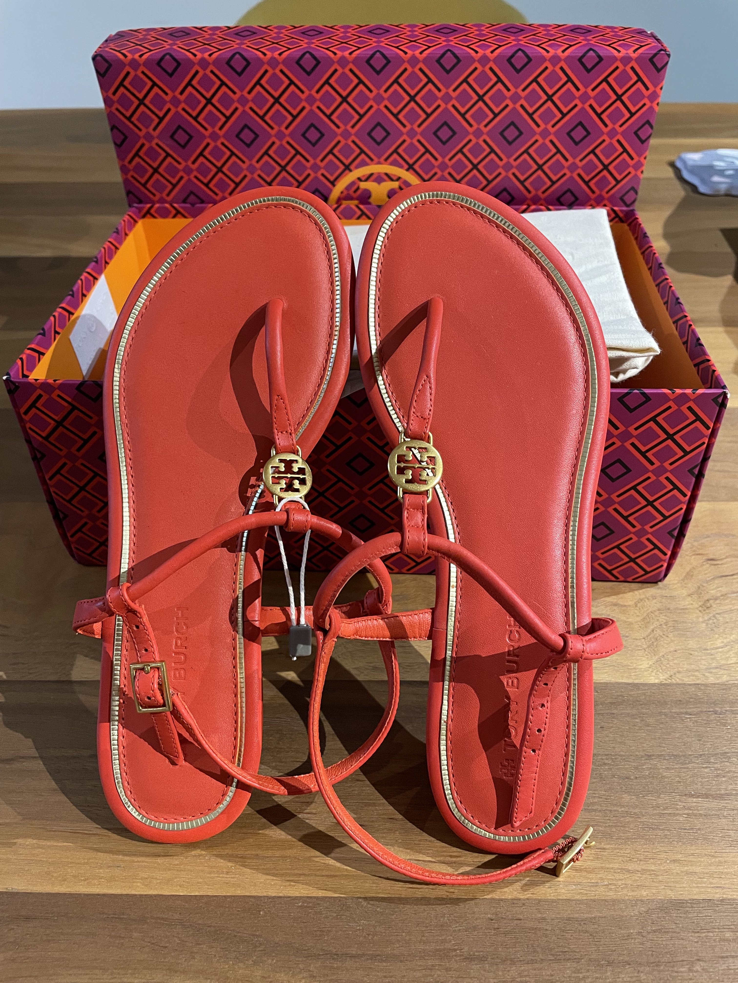 Tory Burch Emmy Flat Sandals, Women's Fashion, Footwear, Sandals on  Carousell