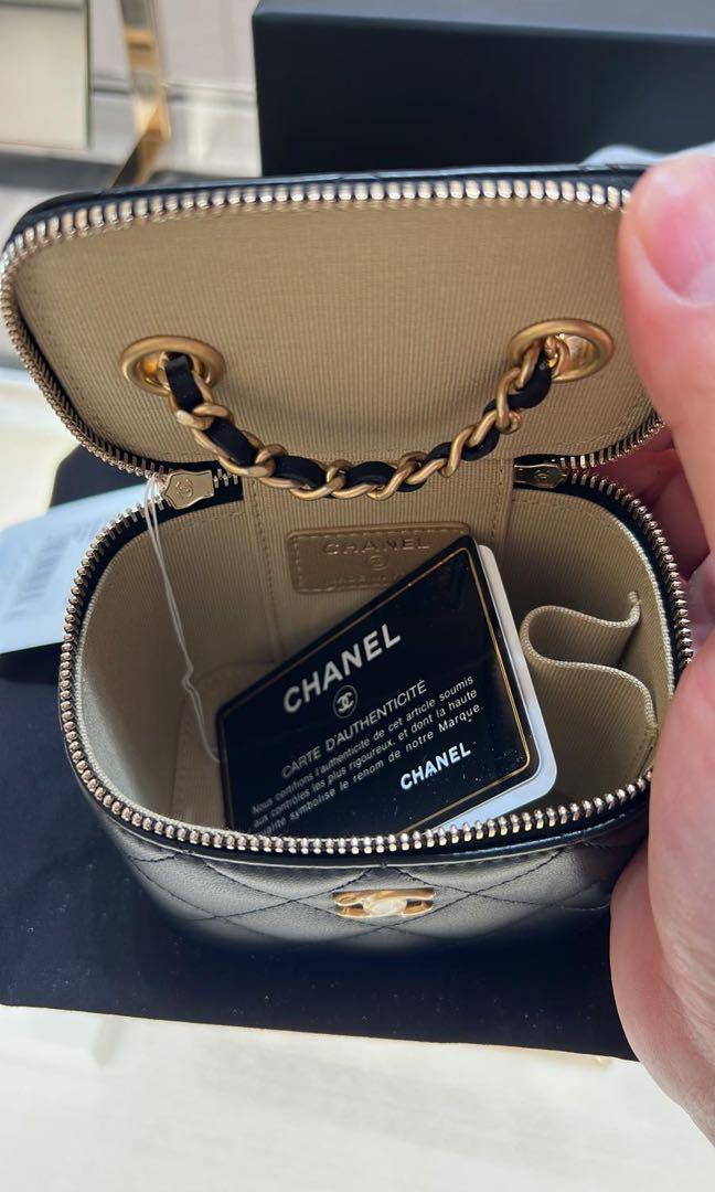 22C Chanel Pearl Crush Vanity Mini, Women's Fashion, Bags & Wallets