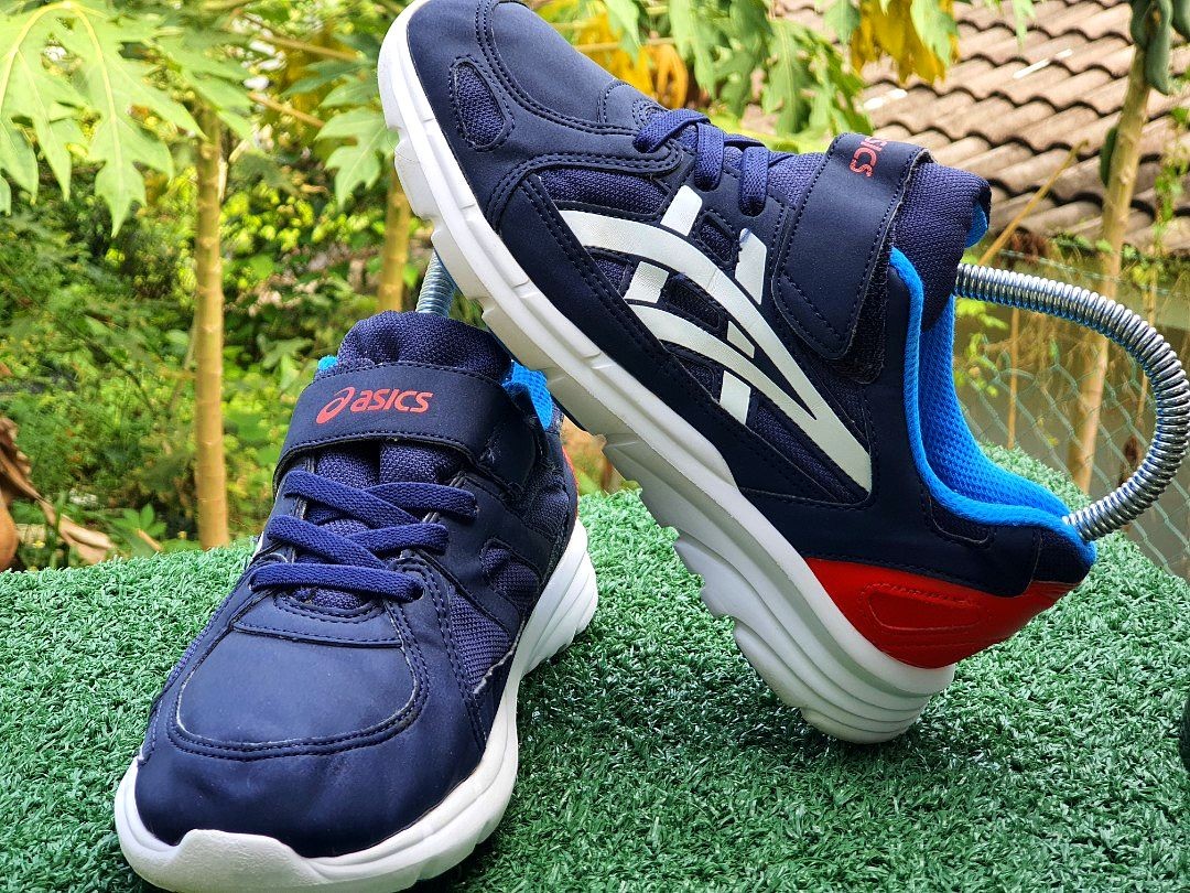 ASICS OMAIS 2 KIDS SIZE US 3 LIKE NEW Babies Kids Babies