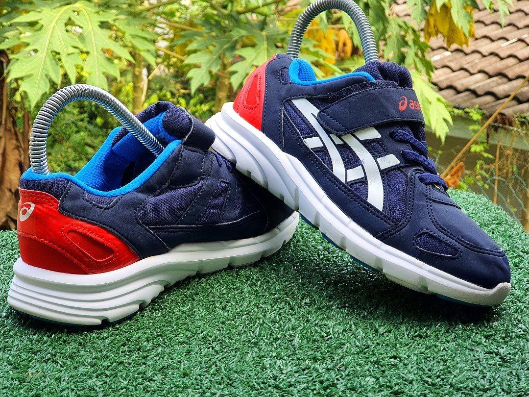 Asics kids size 3 store