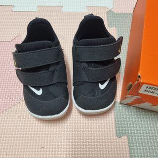 Black Nike baby shoes