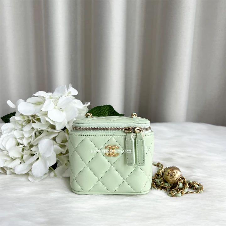 Chanel Pearl Crush Mini Vanity in 22C Avocado / Apple Green Lambskin AGHW,  Luxury, Bags & Wallets on Carousell