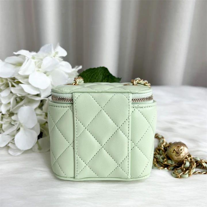 Chanel Pearl Crush Mini Vanity in 22C Avocado / Apple Green Lambskin AGHW,  Luxury, Bags & Wallets on Carousell