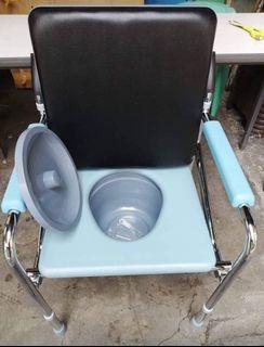 COMMODE CHAIR WITH CUSHION