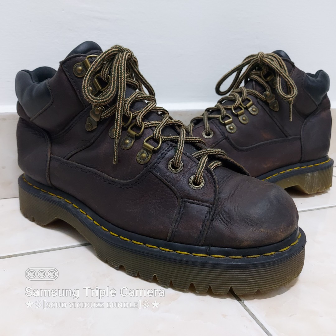 Dr best sale martens 11302