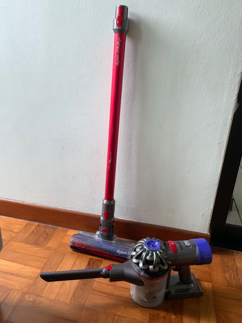 DYSON V7 FLUFFY+, TV & Home Appliances, Vacuum Cleaner & Housekeeping